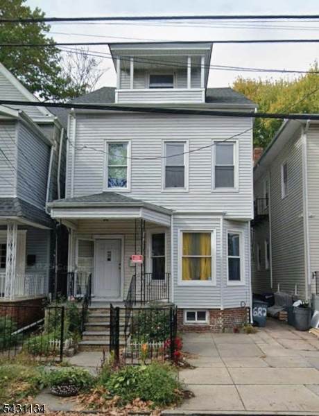 686 E 25th St - Photo 1