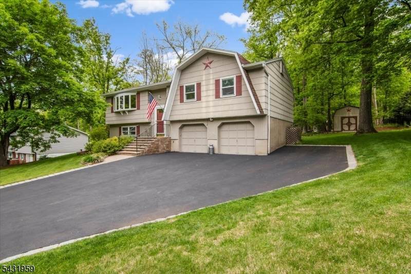10 Hemlock Pl - Photo 1