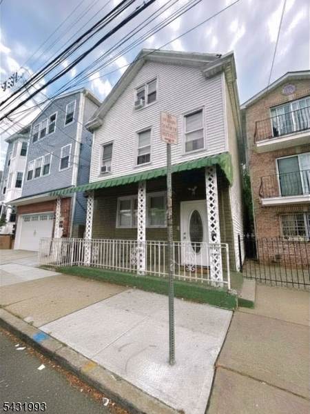 224 12Th Ave - Photo 1