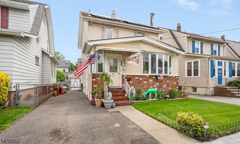 23 E 9Th St - Photo 1