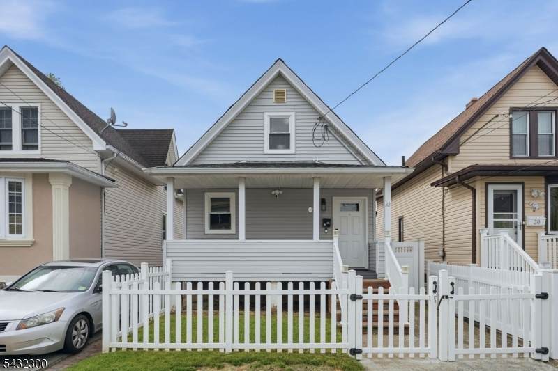 32 Willard St - Photo 1