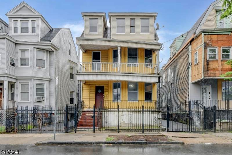 249 4Th St - Photo 1