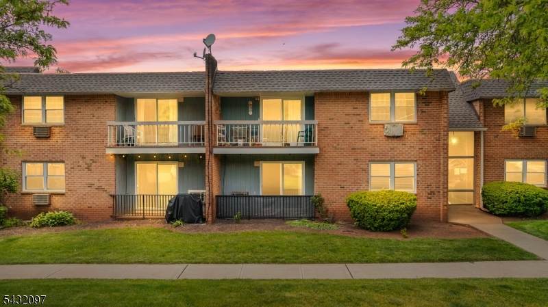 806 Eves Dr - Photo 1