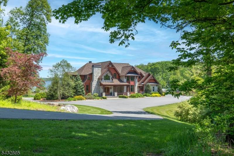 1 Lakeview Point Ave - Photo 1