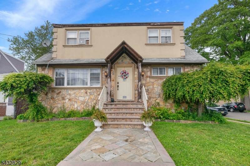 200 Bradford Ave - Photo 1
