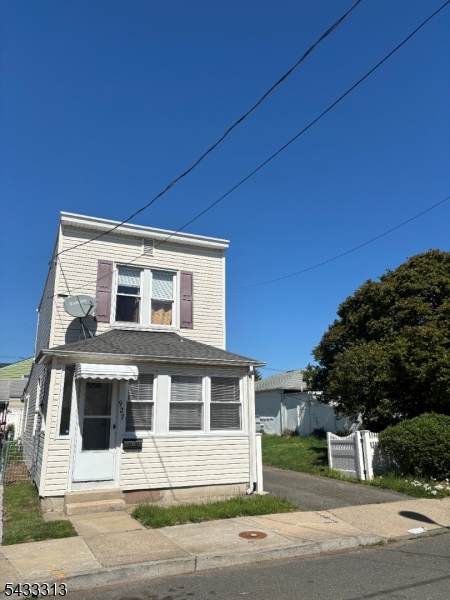 927 Meacham Ave - Photo 1
