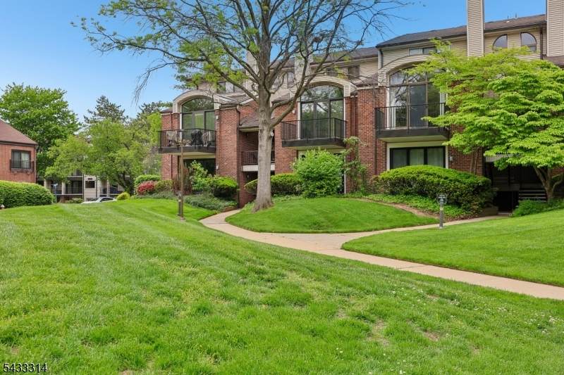 1 Peabody Ct - Photo 1