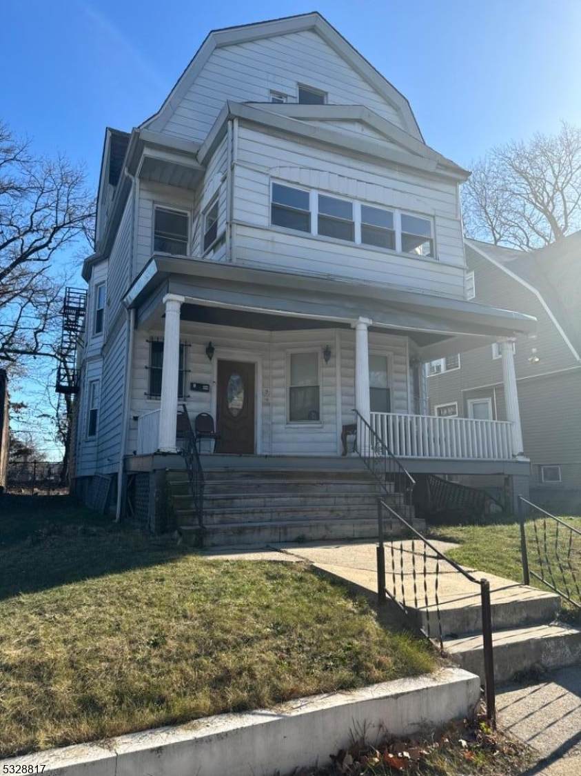 2 Hawthorne Pl - Photo 1