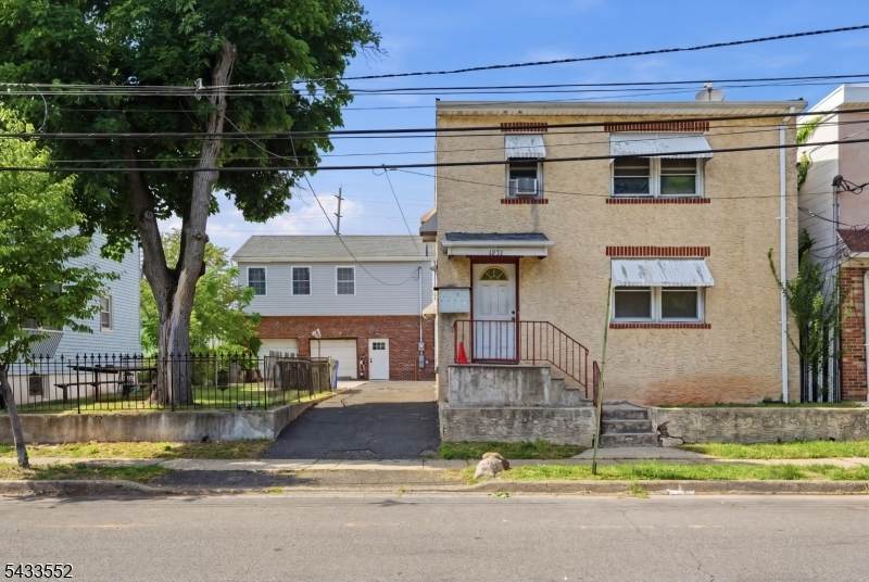1231 Union St - Photo 1