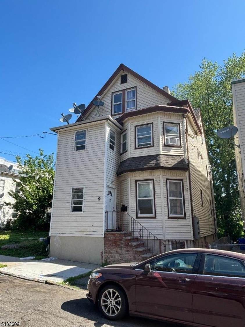 9 Courtland St - Photo 1