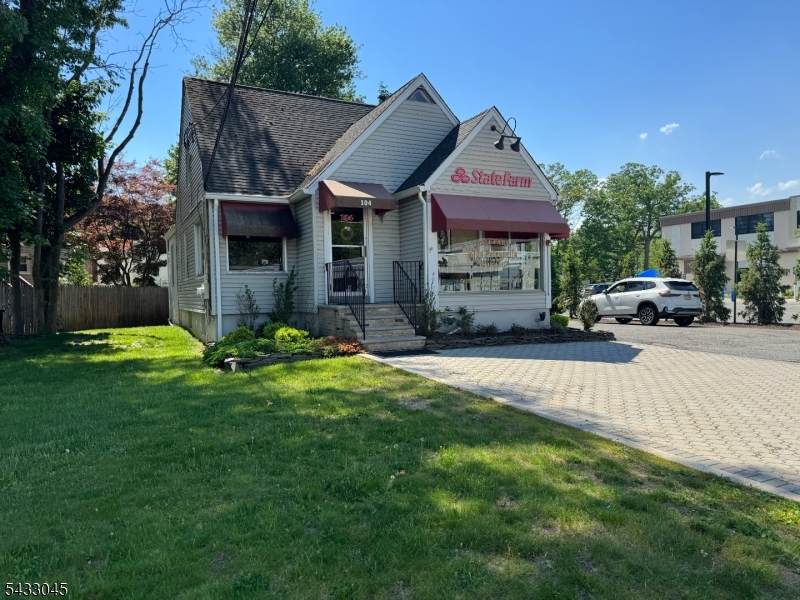 104 S Livingston Ave - Photo 1