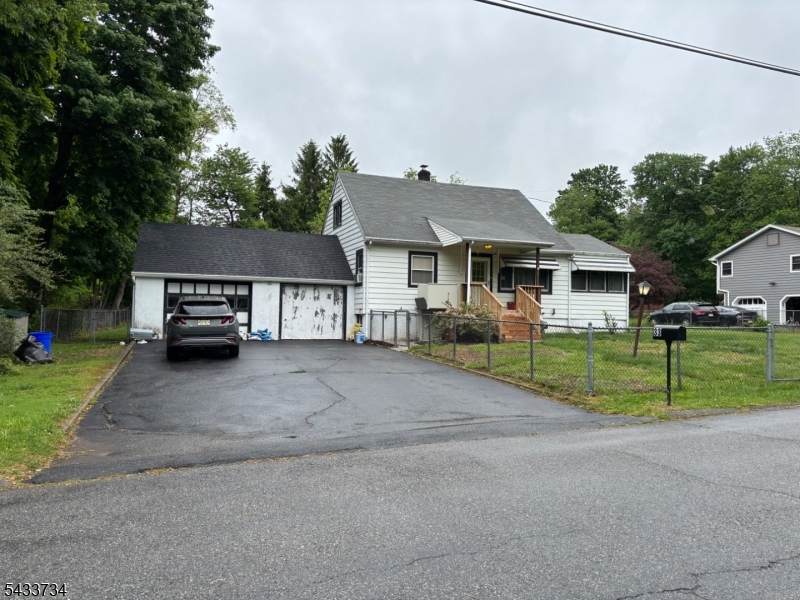 33 Longview Ave - Photo 1