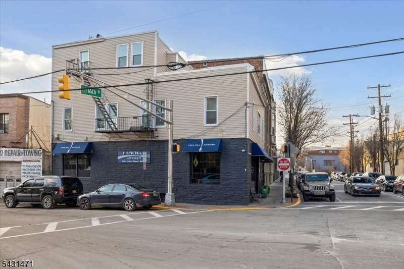 201 16Th St - Photo 1