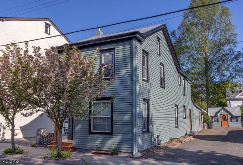 46 Delevan St - Photo 1