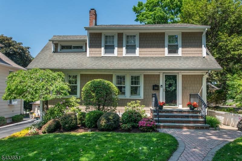 10 Irving Pl - Photo 1