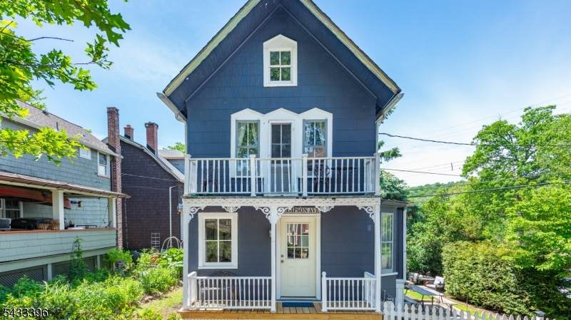 24 Simpson Ave - Photo 1