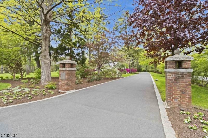 12 Normandy Pkwy - Photo 1