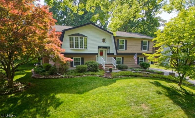 8 Edward Cir - Photo 1