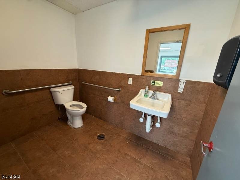 https://bt-photos.global.ssl.fastly.net/gsmls/orig_boomver_1_4029716-2.jpg