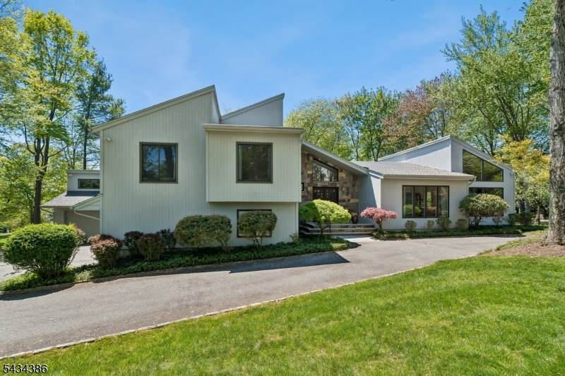 10 Hawthorne Ct - Photo 1