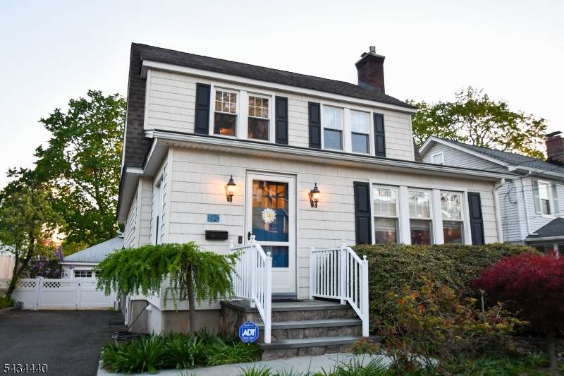 12 Van Dyke Pl - Photo 1