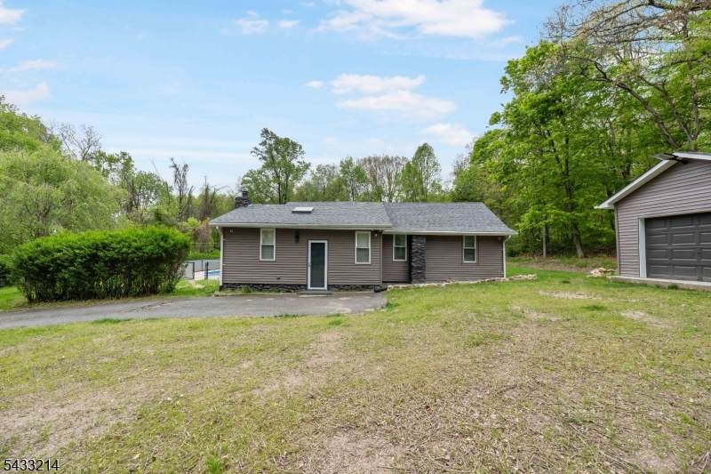 17 Carr Ln - Photo 1