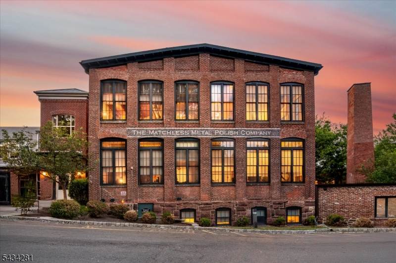 25 Clark Street - Photo 1