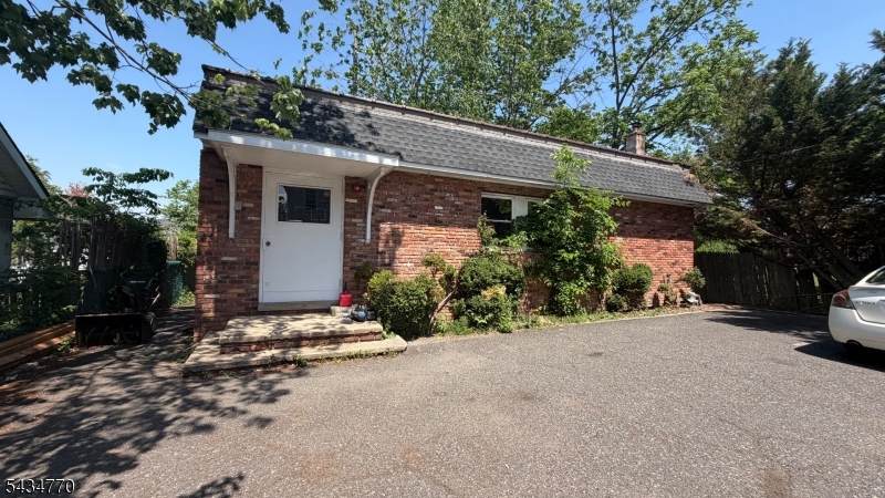 513 Morris Ave - Photo 1