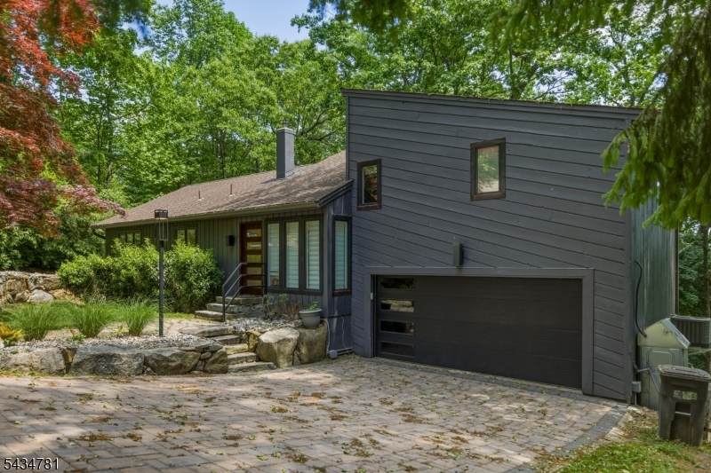 24 Freeman Ave - Photo 1