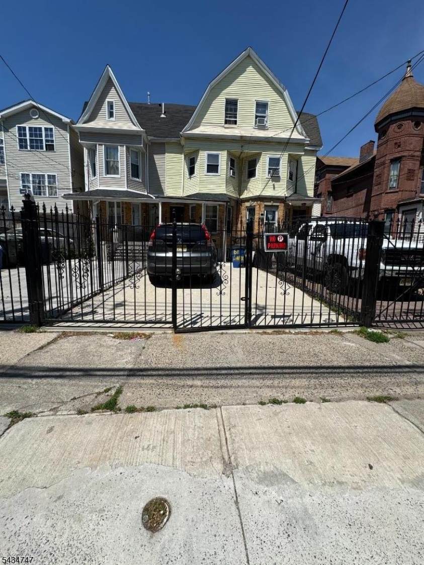 61 Lincoln Ave - Photo 1