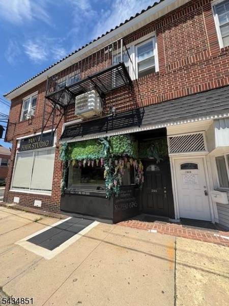 2183 Morris Ave - Photo 1