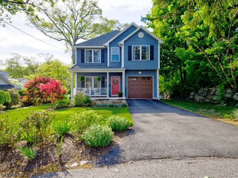 315 Lincoln St - Photo 1