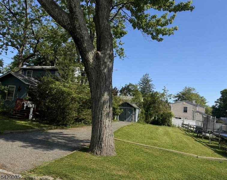 10 Tioga Ave - Photo 1
