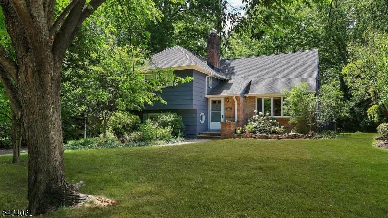 738 Boulevard - Photo 1