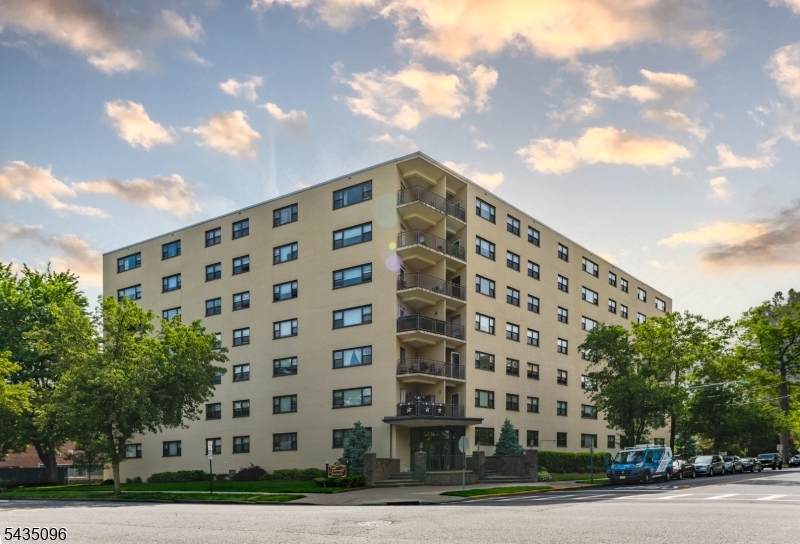 25 Grand Ave - Photo 1