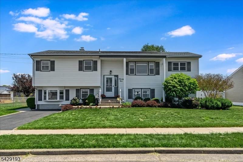 25 Louise Dr - Photo 1