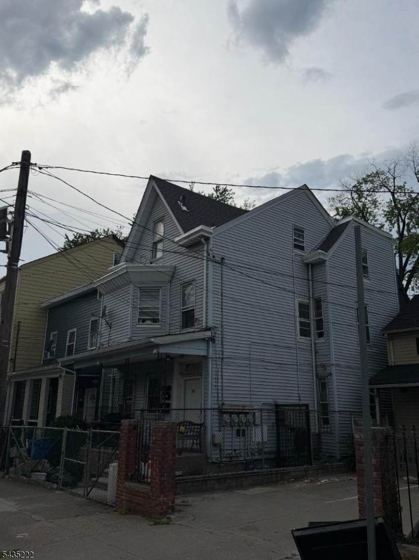 141 Park Ave - Photo 1