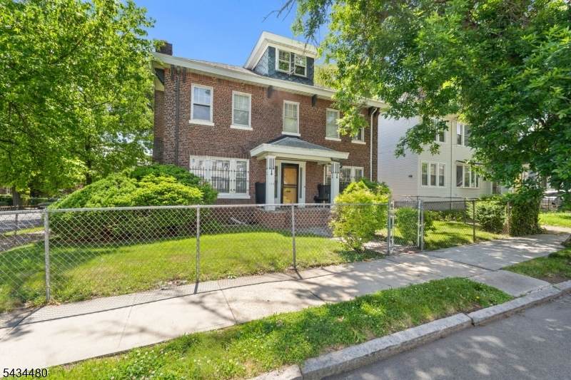 124 Vassar Ave - Photo 1