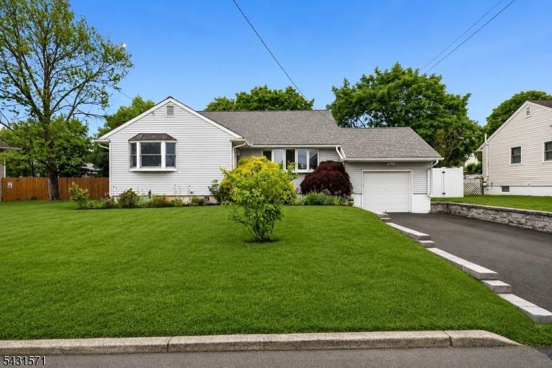 10 Briarwood Dr - Photo 1