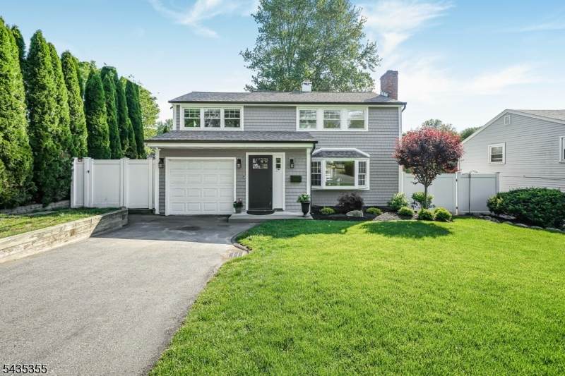 35 Stuart St - Photo 1