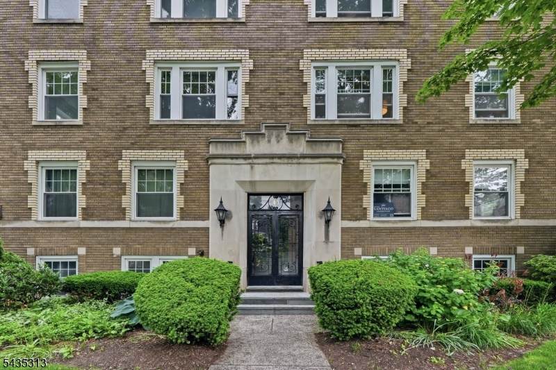 49 Park Ave Unit 5 - Photo 1