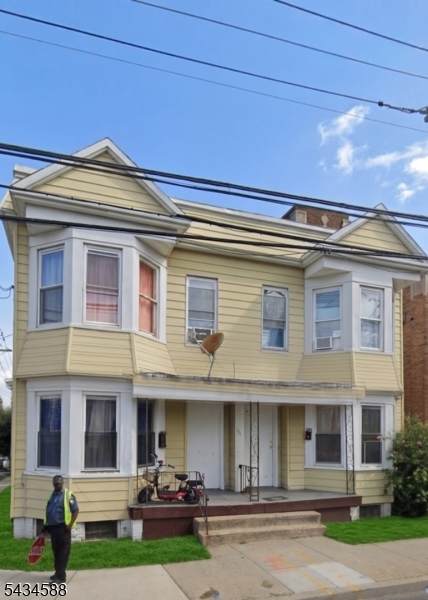 665 Grove St - Photo 1