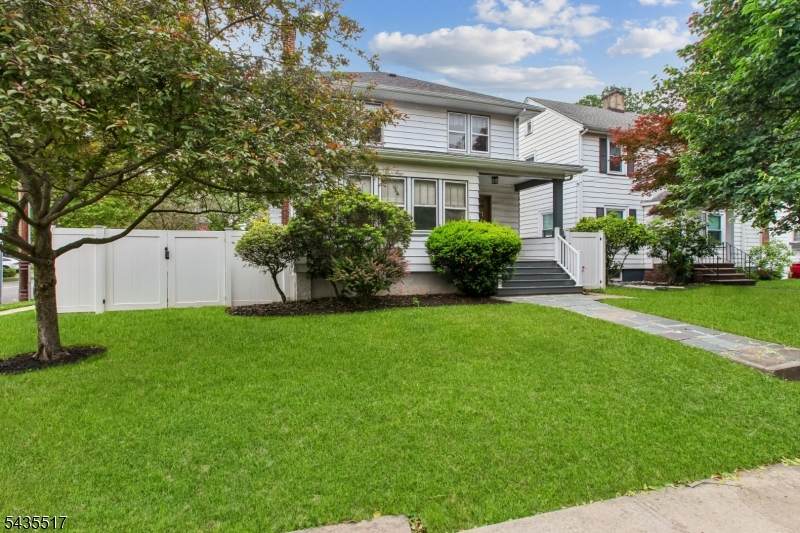 931 Pierpont St - Photo 1