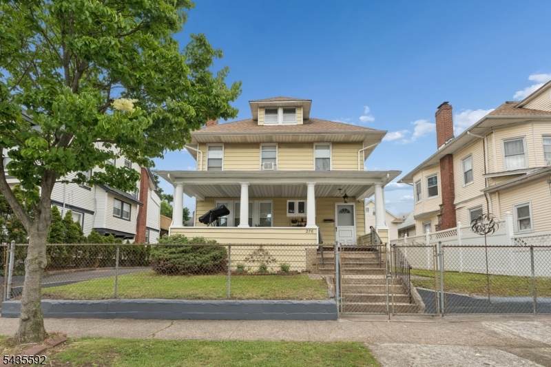276 E 32Nd St - Photo 1