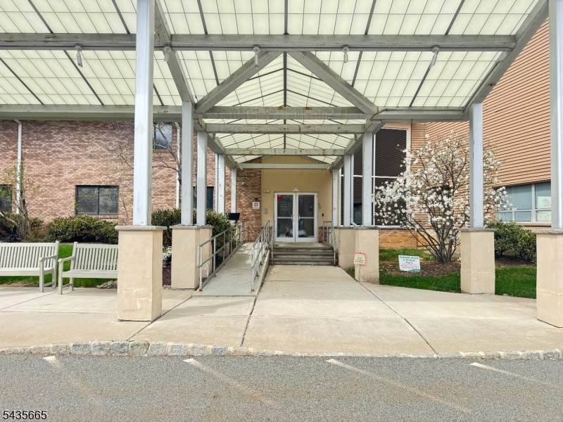 217 S Hillside Ave - Photo 1