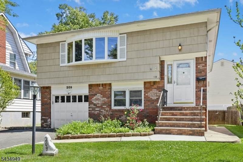209 Chestnut St - Photo 1