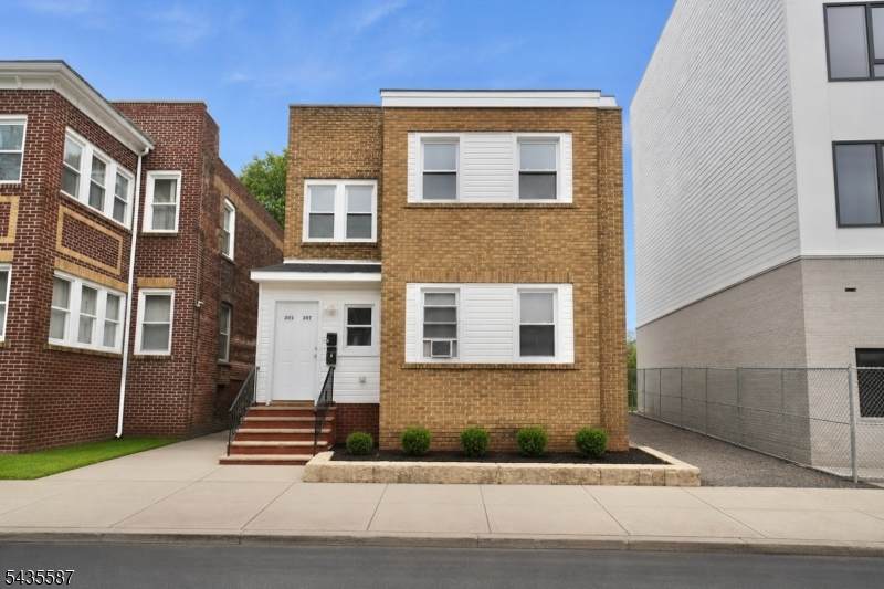 395 S 15Th St - Photo 1