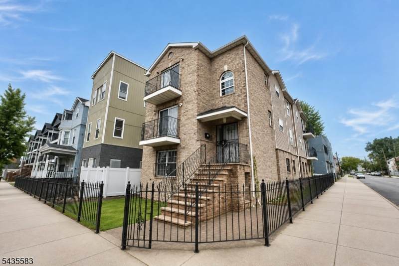711 S 11Th St - Photo 1