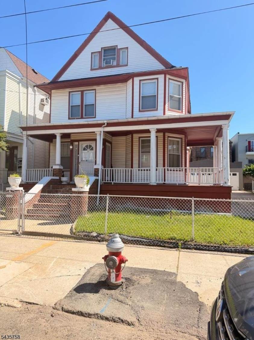 52 Warner Ave - Photo 1