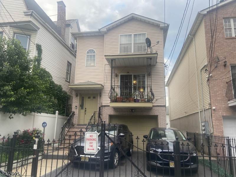 120 Seymour Ave - Photo 1